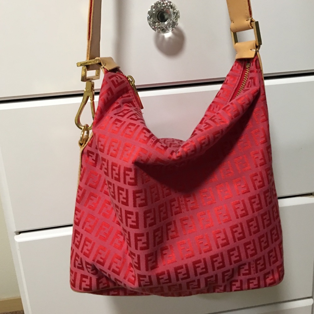 •LOW PRICE MAKE OFFER• $1800 RETAIL RARE FENDI BAG